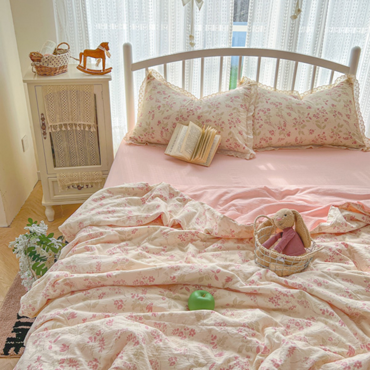 91家纺网 家纺一手货源 找家纺 港岛妹妹 2026新款镂空花边夏被 夏被四件套 浅茉樱藤