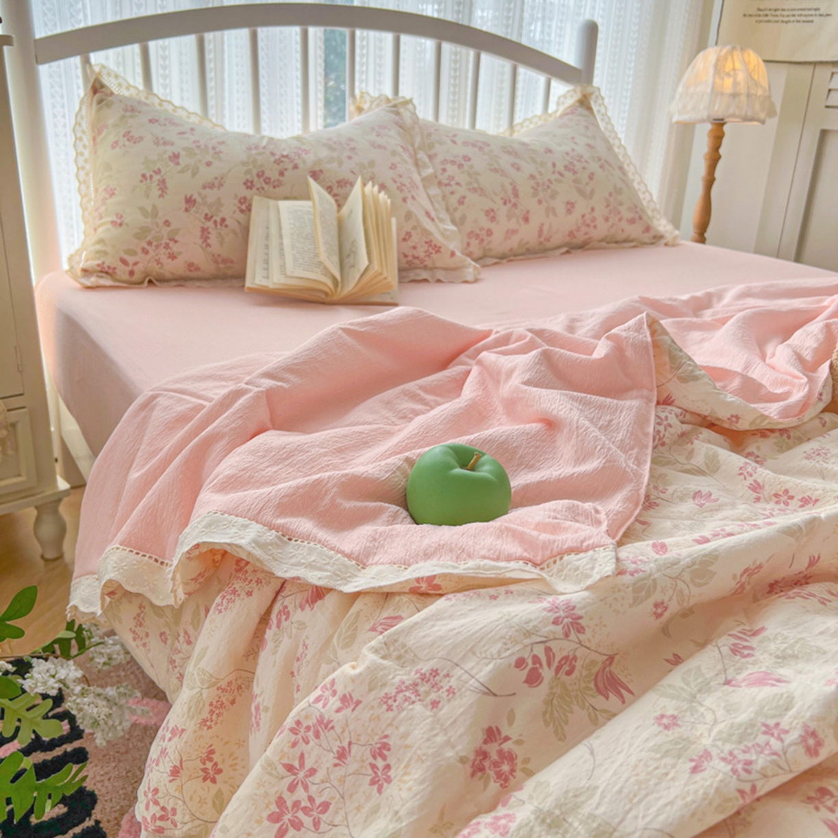 91家纺网 家纺一手货源 找家纺 港岛妹妹 2026新款镂空花边夏被 夏被四件套 浅茉樱藤