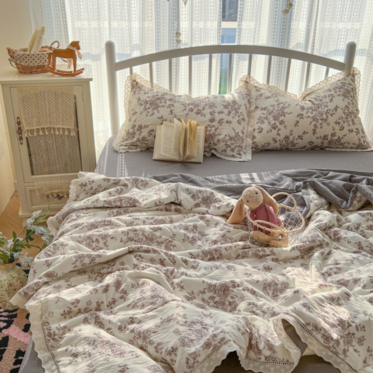 91家纺网 家纺一手货源 找家纺 港岛妹妹 2026新款镂空花边夏被 夏被四件套 沁雪蔷薇