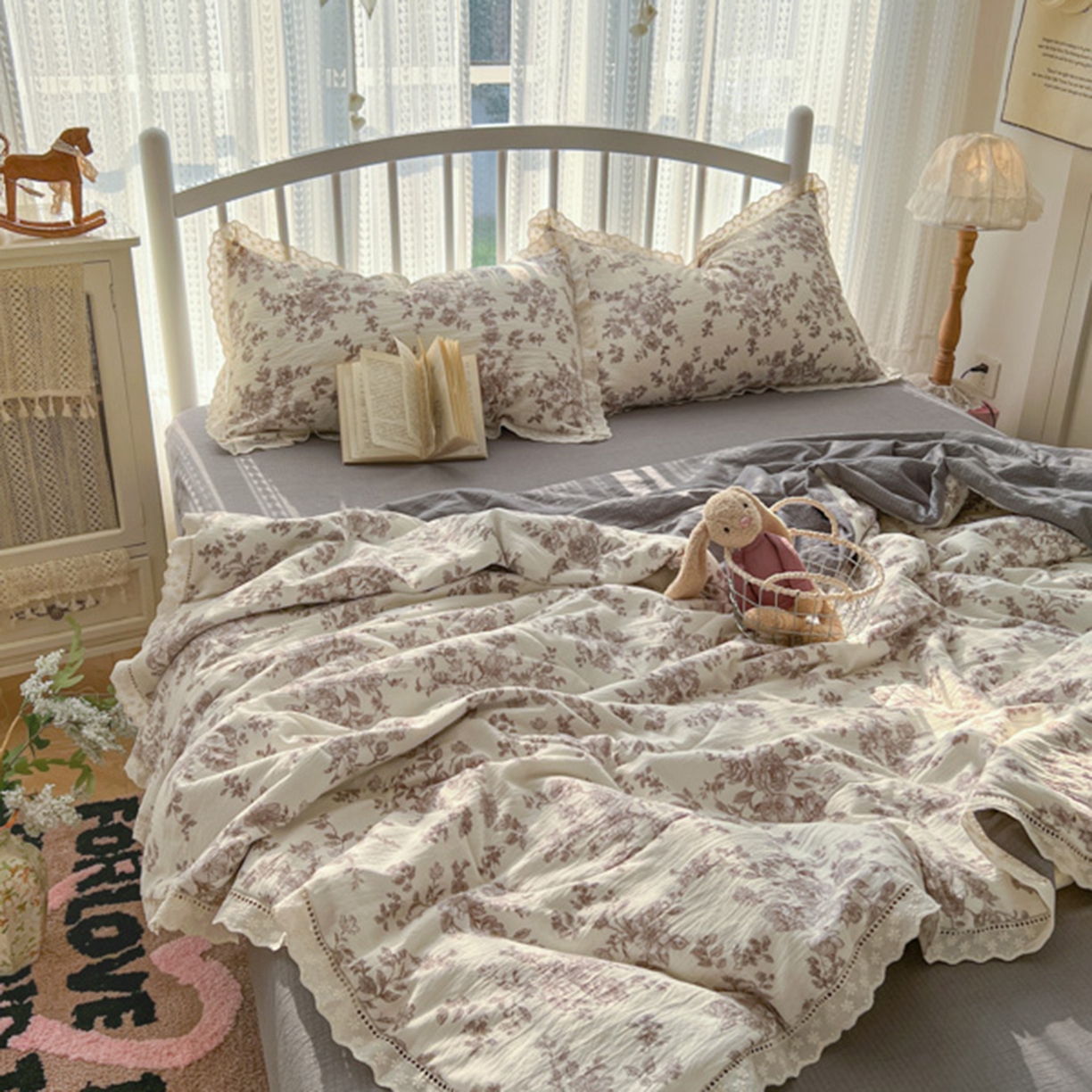 91家纺网 家纺一手货源 找家纺 港岛妹妹 2026新款镂空花边夏被 夏被四件套 沁雪蔷薇