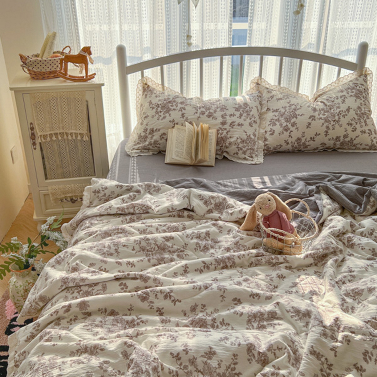 91家纺网 家纺一手货源 找家纺 港岛妹妹 2026新款镂空花边夏被 夏被四件套 沁雪蔷薇