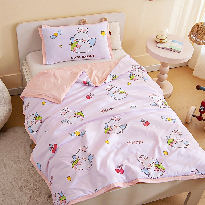 91家纺网 家纺一手货源 找家纺 御棉坊2026新款A类锦氨数码印花圆网蚕丝儿童夏凉被幼儿园午睡被宝宝夏季空调被薄被子 锦氨-草莓兔精灵