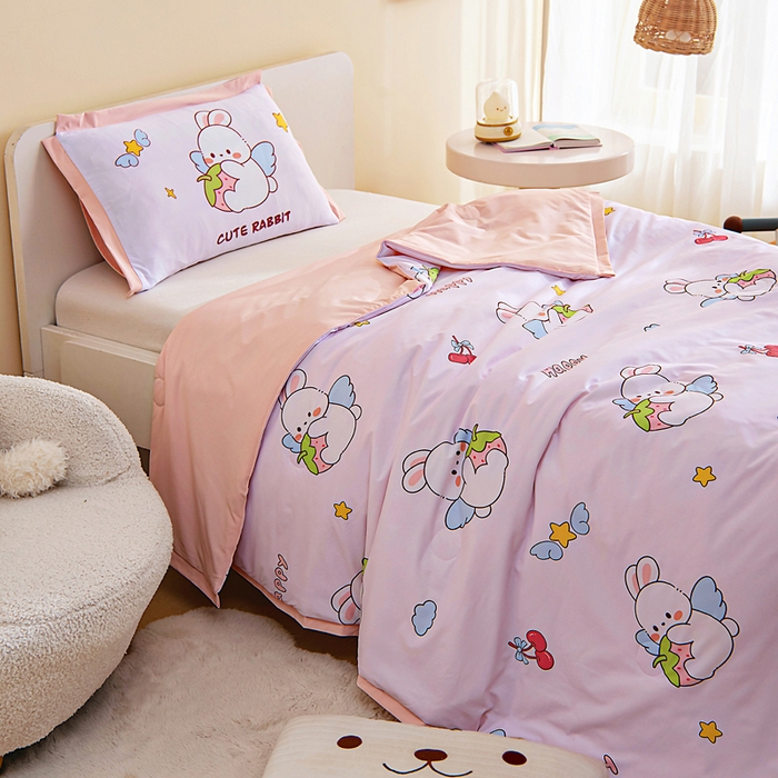 91家纺网 家纺一手货源 找家纺 御棉坊2026新款A类锦氨数码印花圆网蚕丝儿童夏凉被幼儿园午睡被宝宝夏季空调被薄被子 锦氨-草莓兔精灵