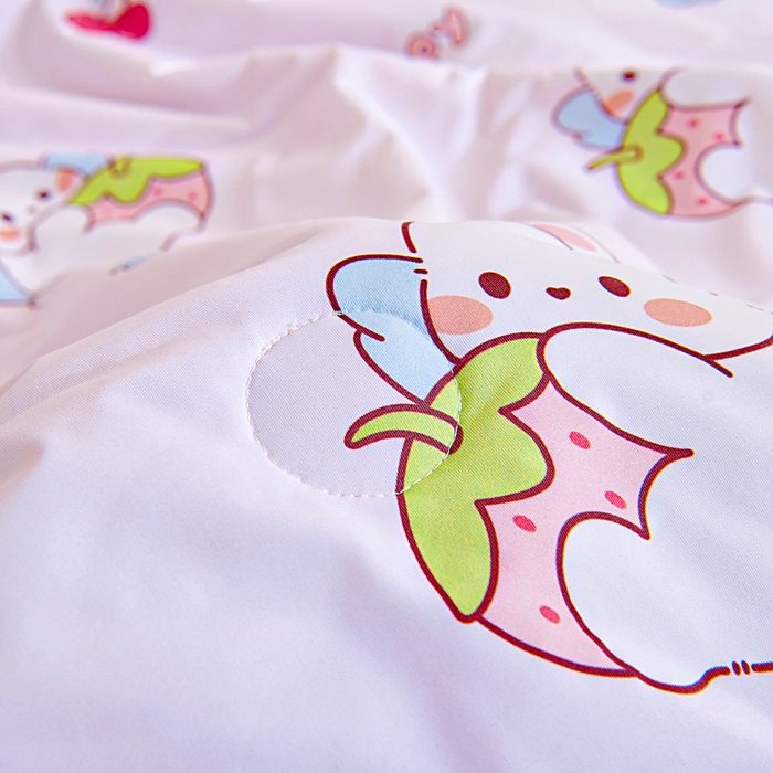 91家纺网 家纺一手货源 找家纺 御棉坊2026新款A类锦氨数码印花圆网蚕丝儿童夏凉被幼儿园午睡被宝宝夏季空调被薄被子 锦氨-草莓兔精灵