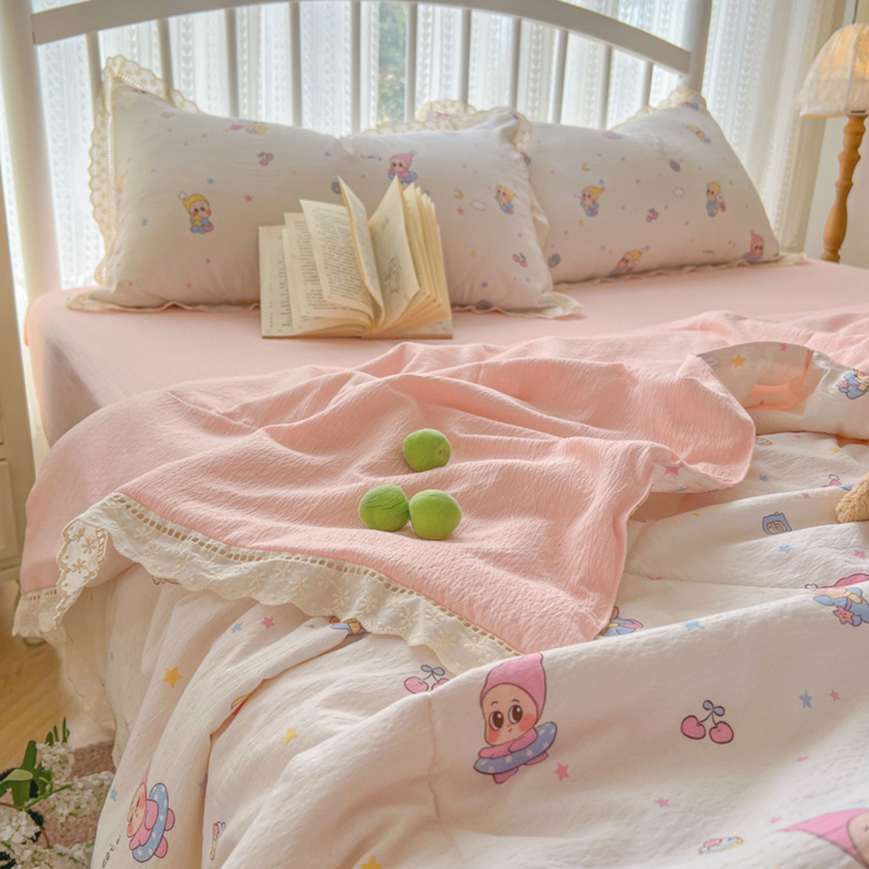 91家纺网 家纺一手货源 找家纺 港岛妹妹 2026新款镂空花边夏被 夏被四件套 糖果星星人