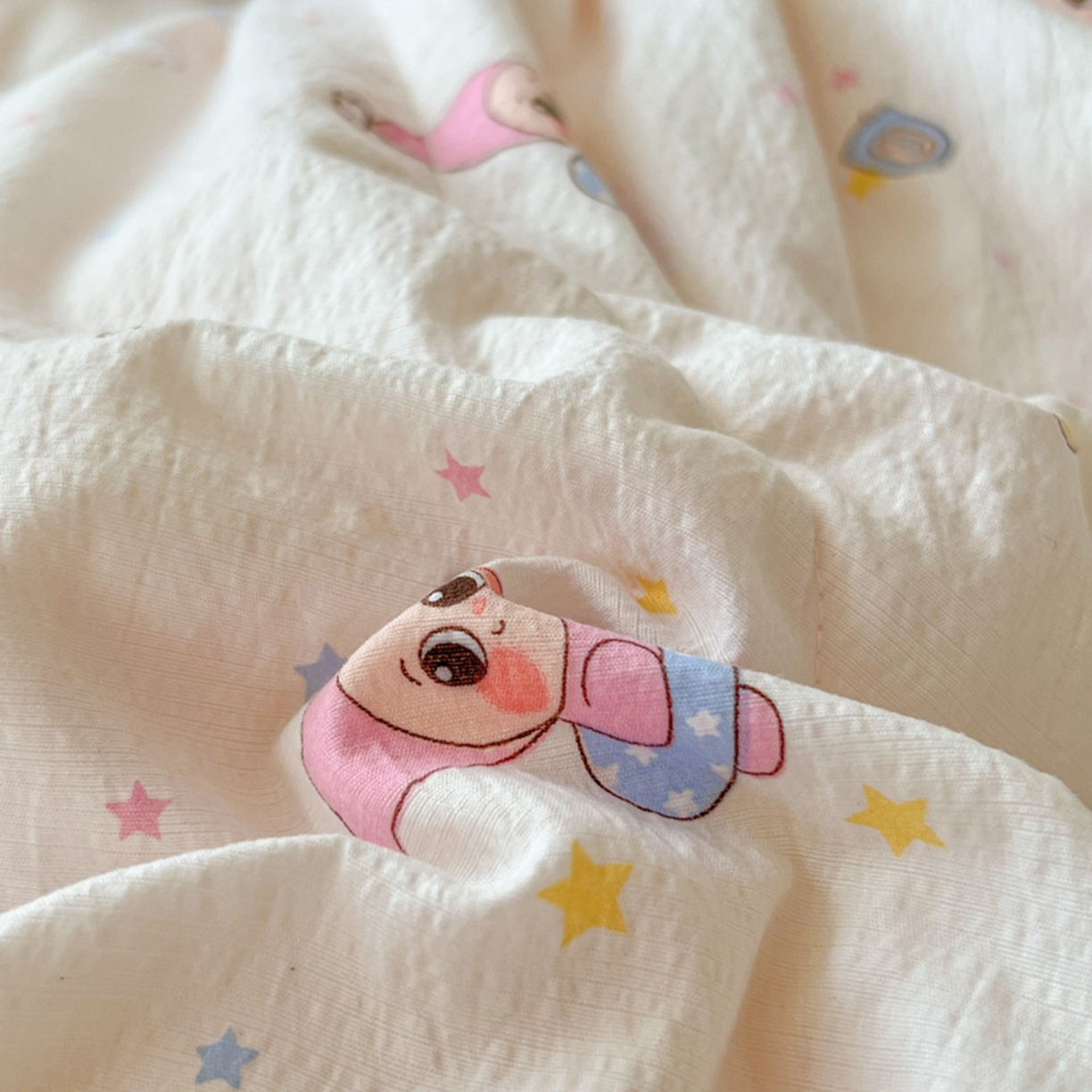 91家纺网 家纺一手货源 找家纺 港岛妹妹 2026新款镂空花边夏被 夏被四件套 糖果星星人