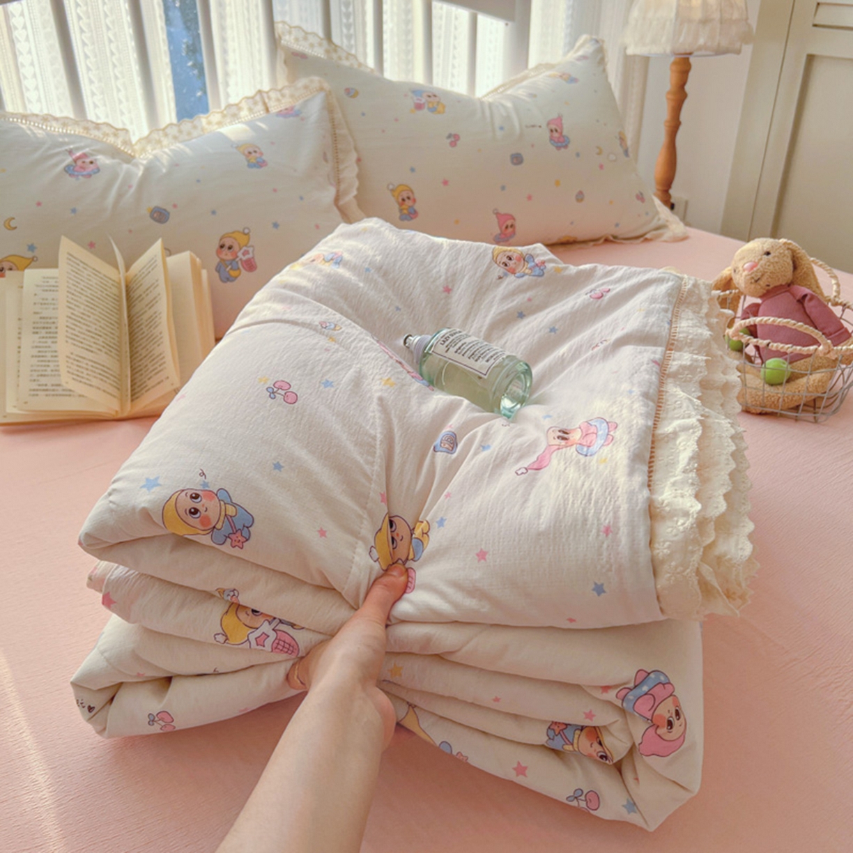 91家纺网 家纺一手货源 找家纺 港岛妹妹 2026新款镂空花边夏被 夏被四件套 糖果星星人