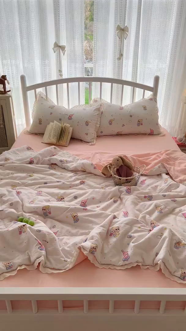 91家纺网 家纺一手货源 找家纺 港岛妹妹 2026新款镂空花边夏被 夏被四件套 糖果星星人