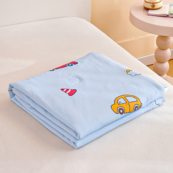 91家纺网 家纺一手货源 找家纺 御棉坊2026新款A类锦氨数码印花圆网蚕丝儿童夏凉被幼儿园午睡被宝宝夏季空调被薄被子 锦氨-多彩小车