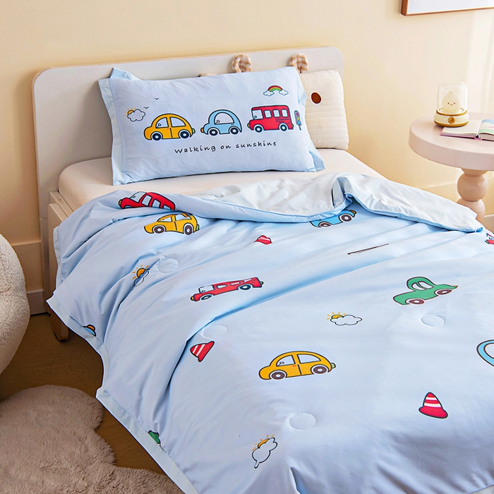 91家纺网 家纺一手货源 找家纺 御棉坊2026新款A类锦氨数码印花圆网蚕丝儿童夏凉被幼儿园午睡被宝宝夏季空调被薄被子 锦氨-多彩小车