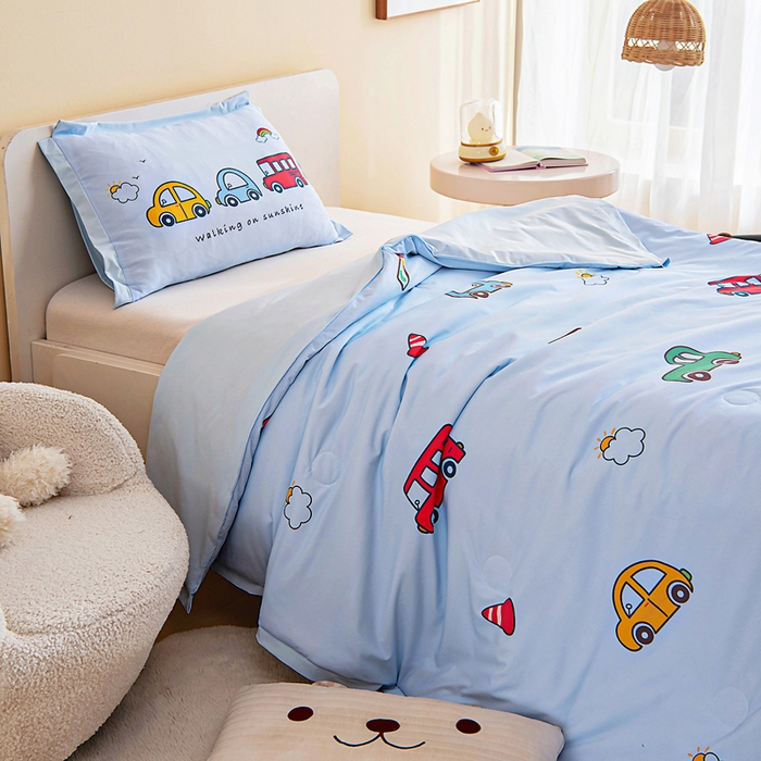 91家纺网 家纺一手货源 找家纺 御棉坊2026新款A类锦氨数码印花圆网蚕丝儿童夏凉被幼儿园午睡被宝宝夏季空调被薄被子 锦氨-多彩小车