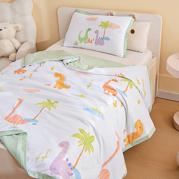 91家纺网 家纺一手货源 找家纺 御棉坊2026新款A类锦氨数码印花圆网蚕丝儿童夏凉被幼儿园午睡被宝宝夏季空调被薄被子 锦氨-海岸村绿