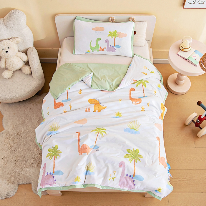 91家纺网 家纺一手货源 找家纺 御棉坊2026新款A类锦氨数码印花圆网蚕丝儿童夏凉被幼儿园午睡被宝宝夏季空调被薄被子 锦氨-海岸村绿