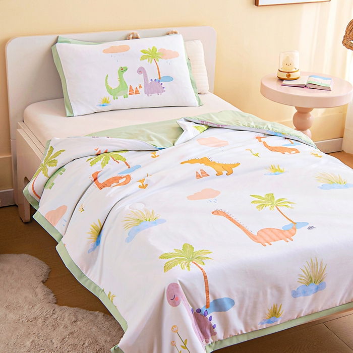 91家纺网 家纺一手货源 找家纺 御棉坊2026新款A类锦氨数码印花圆网蚕丝儿童夏凉被幼儿园午睡被宝宝夏季空调被薄被子 锦氨-海岸村绿