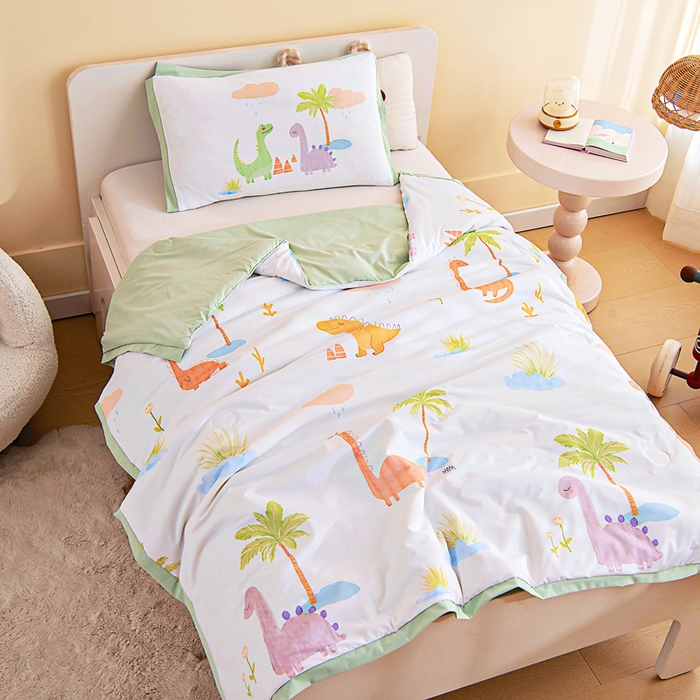 91家纺网 家纺一手货源 找家纺 御棉坊2026新款A类锦氨数码印花圆网蚕丝儿童夏凉被幼儿园午睡被宝宝夏季空调被薄被子 锦氨-海岸村绿