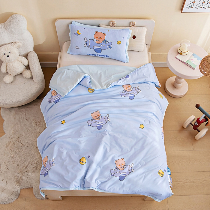 91家纺网 家纺一手货源 找家纺 御棉坊2026新款A类锦氨数码印花圆网蚕丝儿童夏凉被幼儿园午睡被宝宝夏季空调被薄被子 锦氨-小熊飞行员