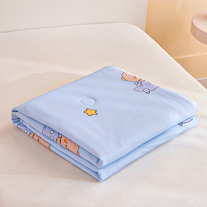 91家纺网 家纺一手货源 找家纺 御棉坊2026新款A类锦氨数码印花圆网蚕丝儿童夏凉被幼儿园午睡被宝宝夏季空调被薄被子 锦氨-小熊飞行员