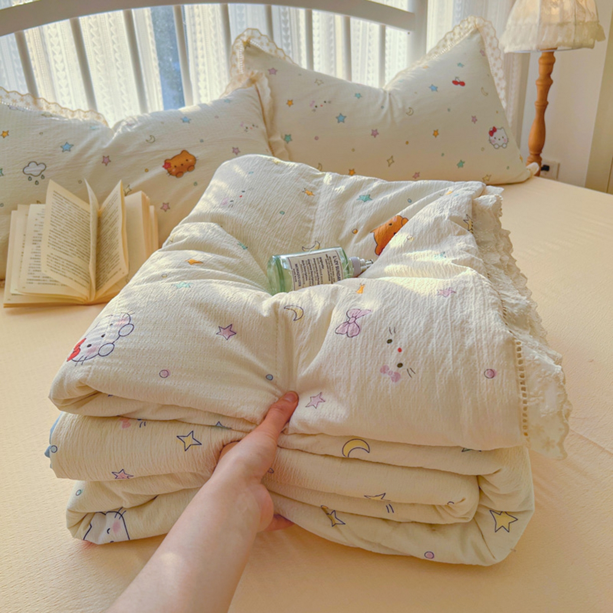 91家纺网 家纺一手货源 找家纺 港岛妹妹 2026新款镂空花边夏被 夏被四件套 星星kt