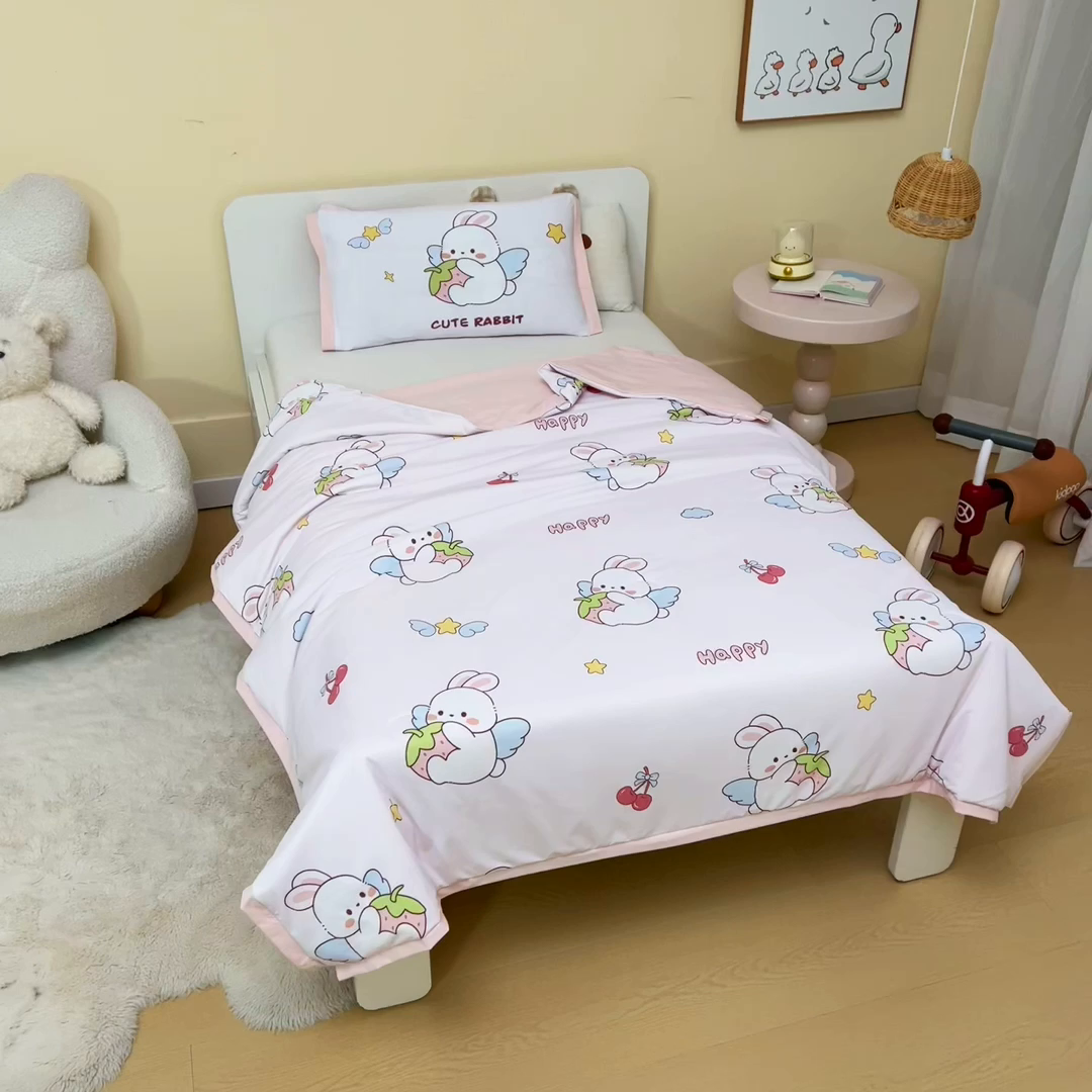 91家纺网 家纺一手货源 找家纺 御棉坊2026新款A类锦氨数码印花圆网蚕丝儿童夏凉被幼儿园午睡被宝宝夏季空调被薄被子 锦氨-草莓兔精灵