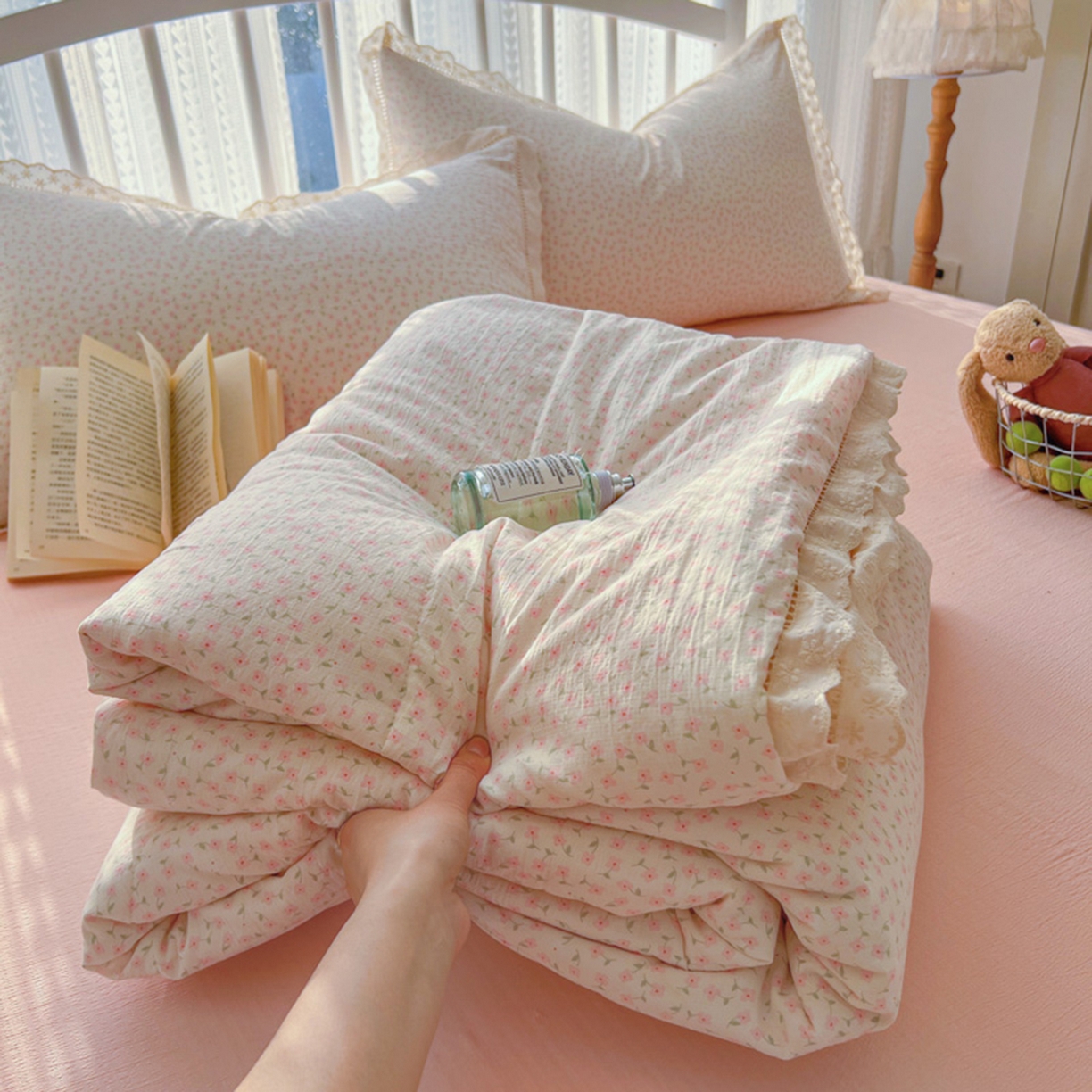 91家纺网 家纺一手货源 找家纺 港岛妹妹 2026新款镂空花边夏被 夏被四件套 纸短情长