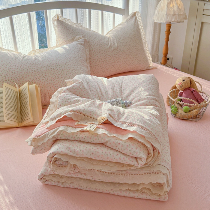 91家纺网 家纺一手货源 找家纺 港岛妹妹 2026新款镂空花边夏被 夏被四件套 纸短情长