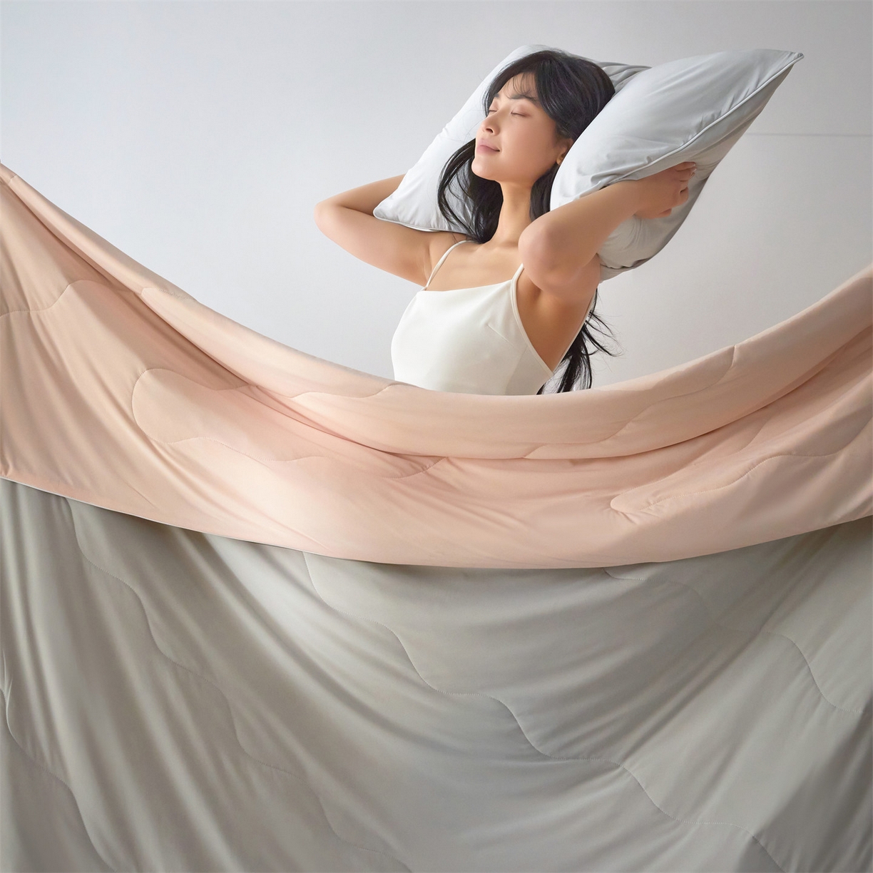 91家纺网 家纺一手货源 找家纺 2026头等舱 新款锦氨（165克）Pro5.0版凉感A类21莱赛尔大豆夏被配包装 灰玉