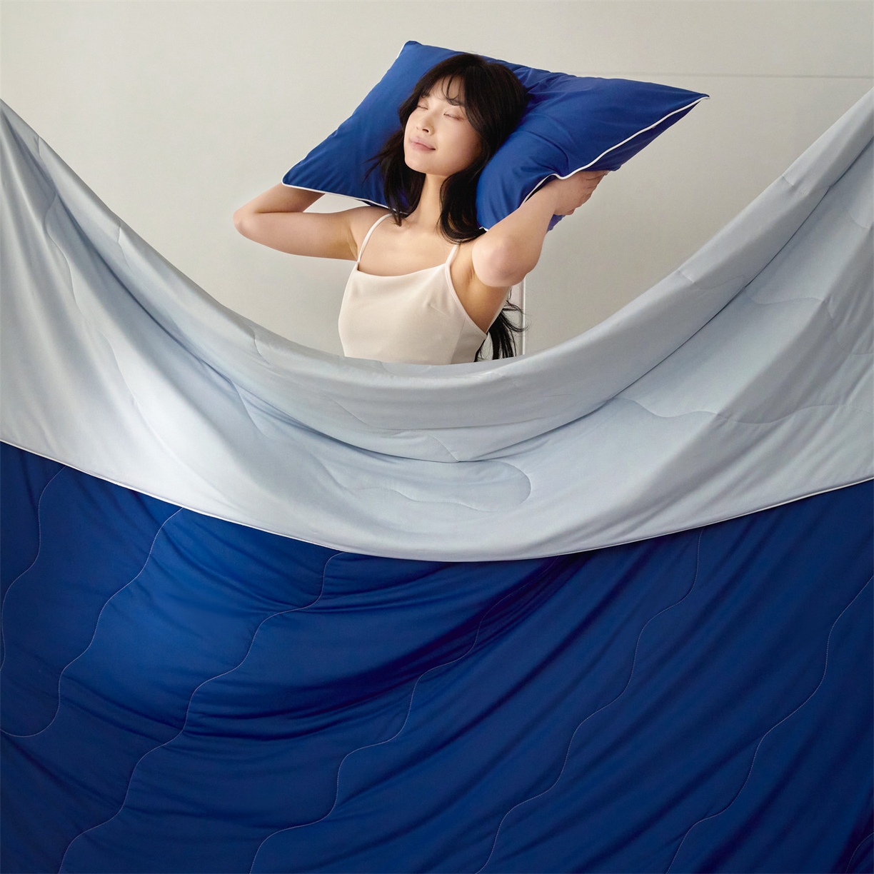 91家纺网 家纺一手货源 找家纺 2026头等舱 新款锦氨（165克）Pro5.0版凉感A类21莱赛尔大豆夏被配包装 深蓝浅蓝