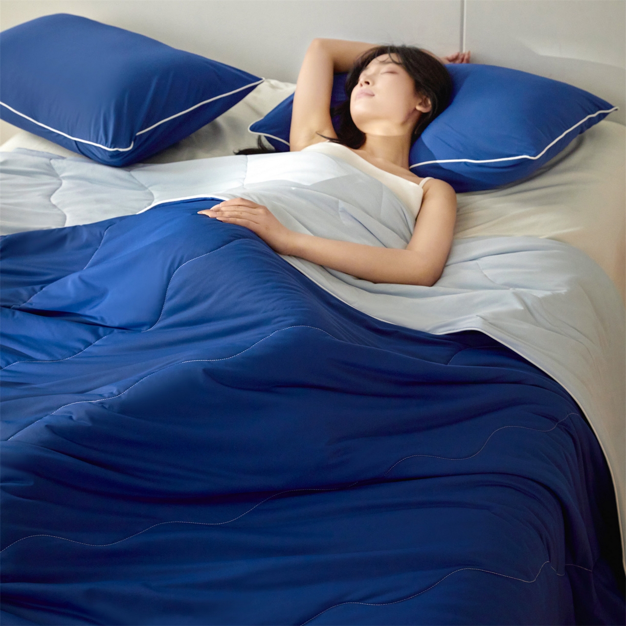 91家纺网 家纺一手货源 找家纺 2026头等舱 新款锦氨（165克）Pro5.0版凉感A类21莱赛尔大豆夏被配包装 深蓝浅蓝