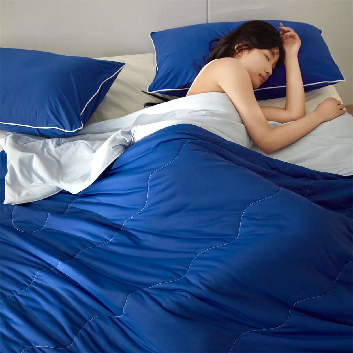 91家纺网 家纺一手货源 找家纺 2026头等舱 新款锦氨（165克）Pro5.0版凉感A类21莱赛尔大豆夏被配包装 深蓝浅蓝