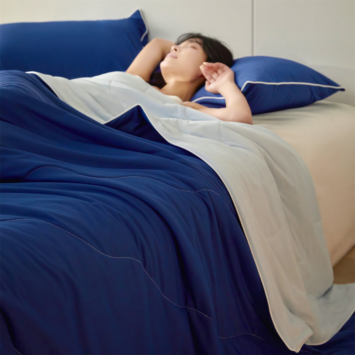 91家纺网 家纺一手货源 找家纺 2026头等舱 新款锦氨（165克）Pro5.0版凉感A类21莱赛尔大豆夏被配包装 深蓝浅蓝