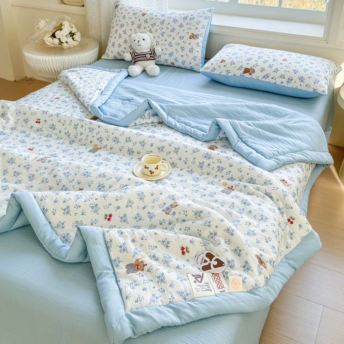 91家纺网 家纺一手货源 找家纺 几禾 2026新款A类三层纱印花夏被-柔纱 柔纱-丛中小熊