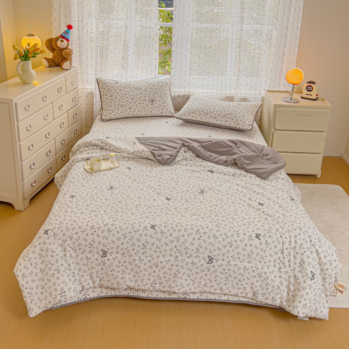 91家纺网 家纺一手货源 找家纺 （总）几禾 2026新款云感双层纱7A抗菌夏被四件套系列-栀夏系列