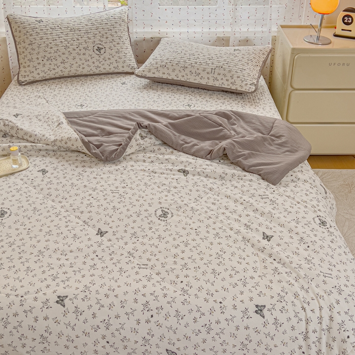 91家纺网 家纺一手货源 找家纺 （总）几禾 2026新款云感双层纱7A抗菌夏被四件套系列-栀夏系列