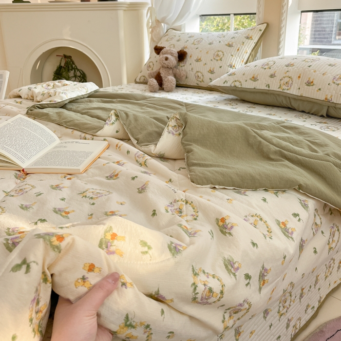 91家纺网 家纺一手货源 找家纺 几禾 2026新款云感双层纱7A抗菌夏被四件套系列-栀夏系列 栀夏-庄园兔