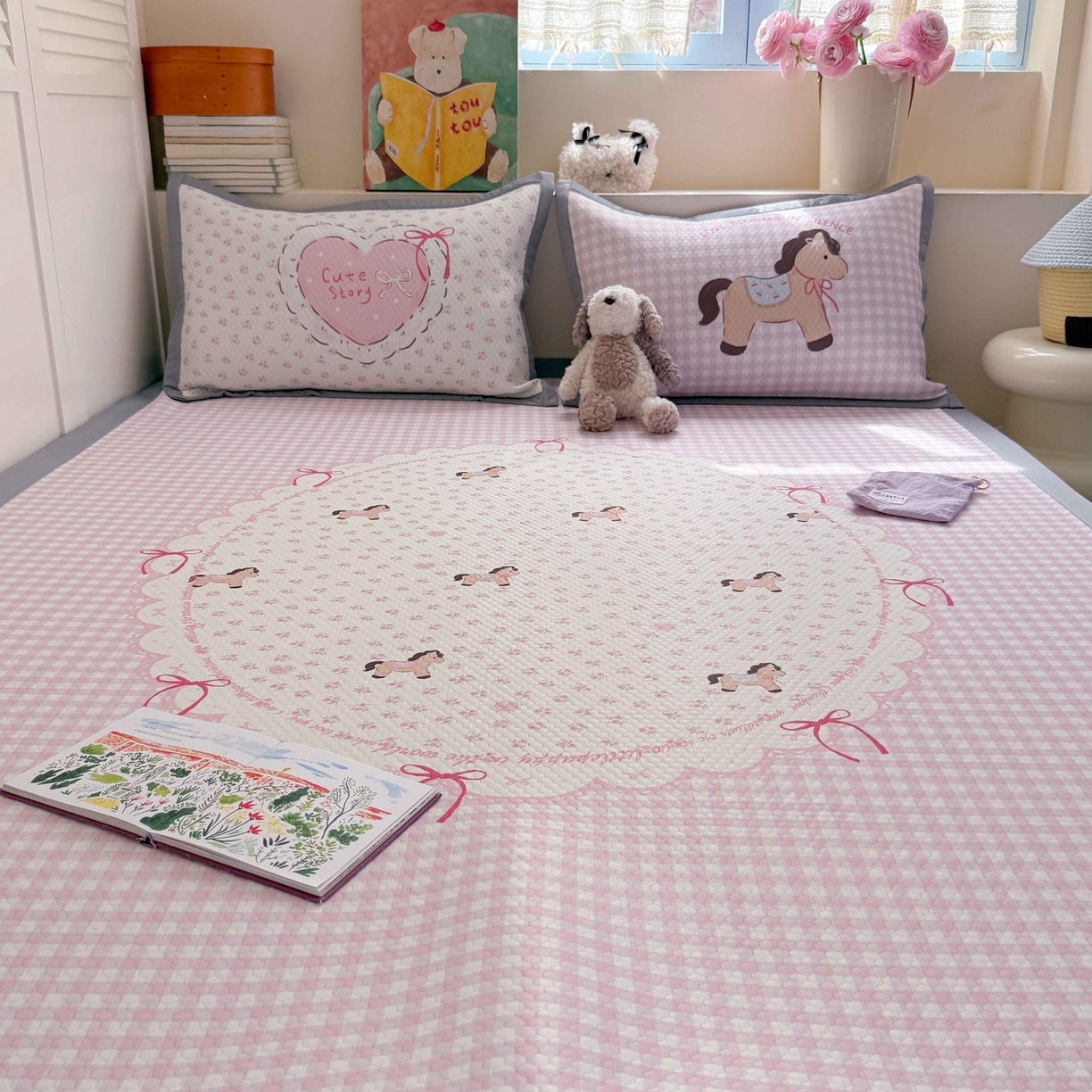 91家纺网 家纺一手货源 找家纺 Sweet dreams甜梦 2026新款数码印花大板凉感豆豆席 爱心小马