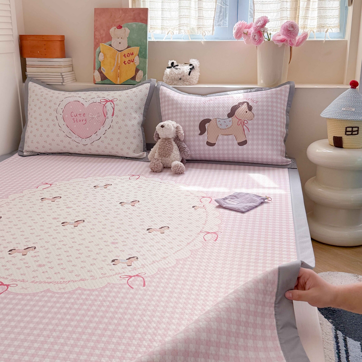 91家纺网 家纺一手货源 找家纺 Sweet dreams甜梦 2026新款数码印花大板凉感豆豆席 爱心小马