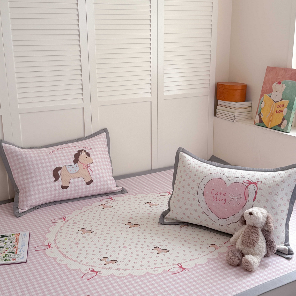 91家纺网 家纺一手货源 找家纺 Sweet dreams甜梦 2026新款数码印花大板凉感豆豆席 爱心小马