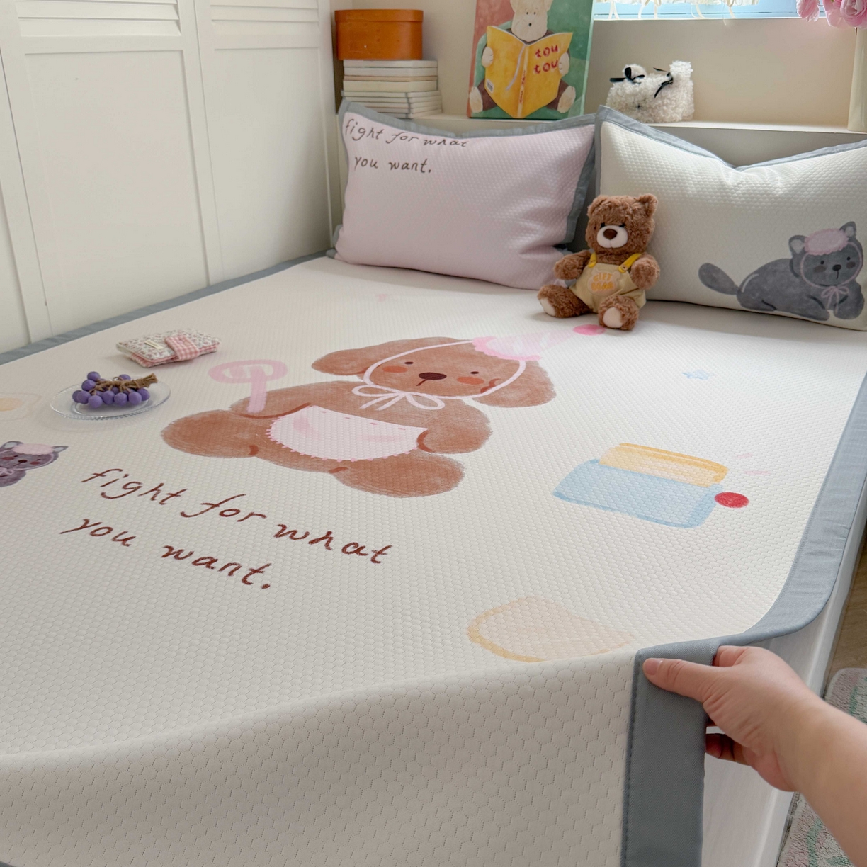 91家纺网 家纺一手货源 找家纺 Sweet dreams甜梦 2026新款数码印花大板凉感豆豆席 狗狗的早餐