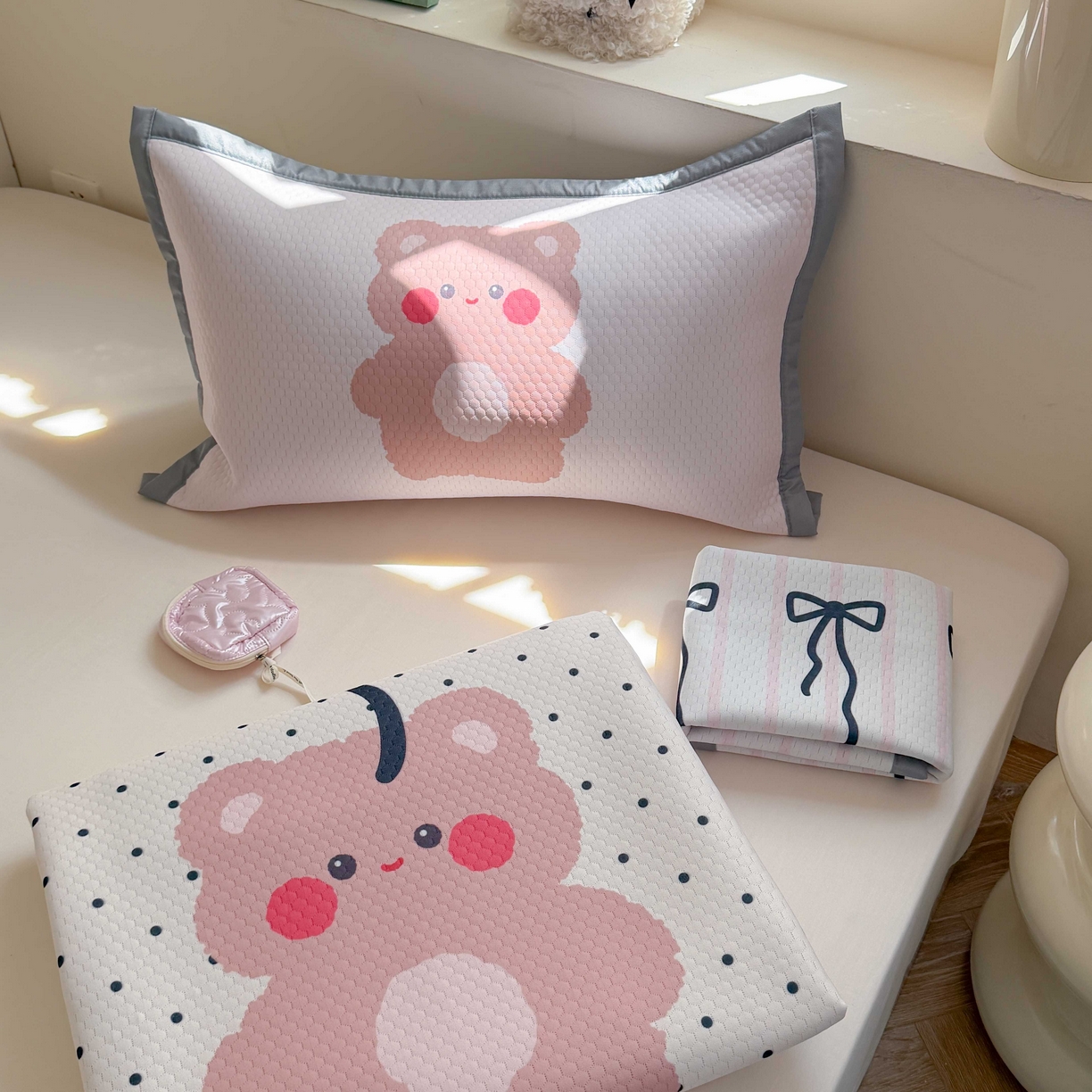 91家纺网 家纺一手货源 找家纺 Sweet dreams甜梦 2026新款数码印花大板凉感豆豆席 蝴蝶结小熊