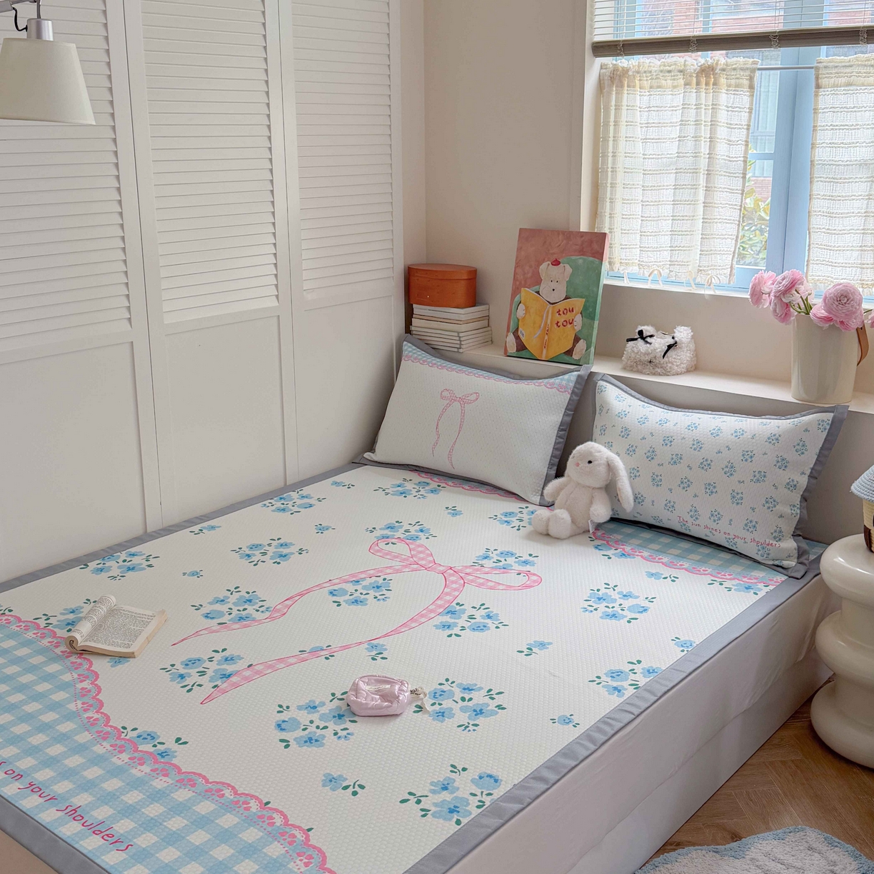 91家纺网 家纺一手货源 找家纺 Sweet dreams甜梦 2026新款数码印花大板凉感豆豆席 花花蝴蝶结