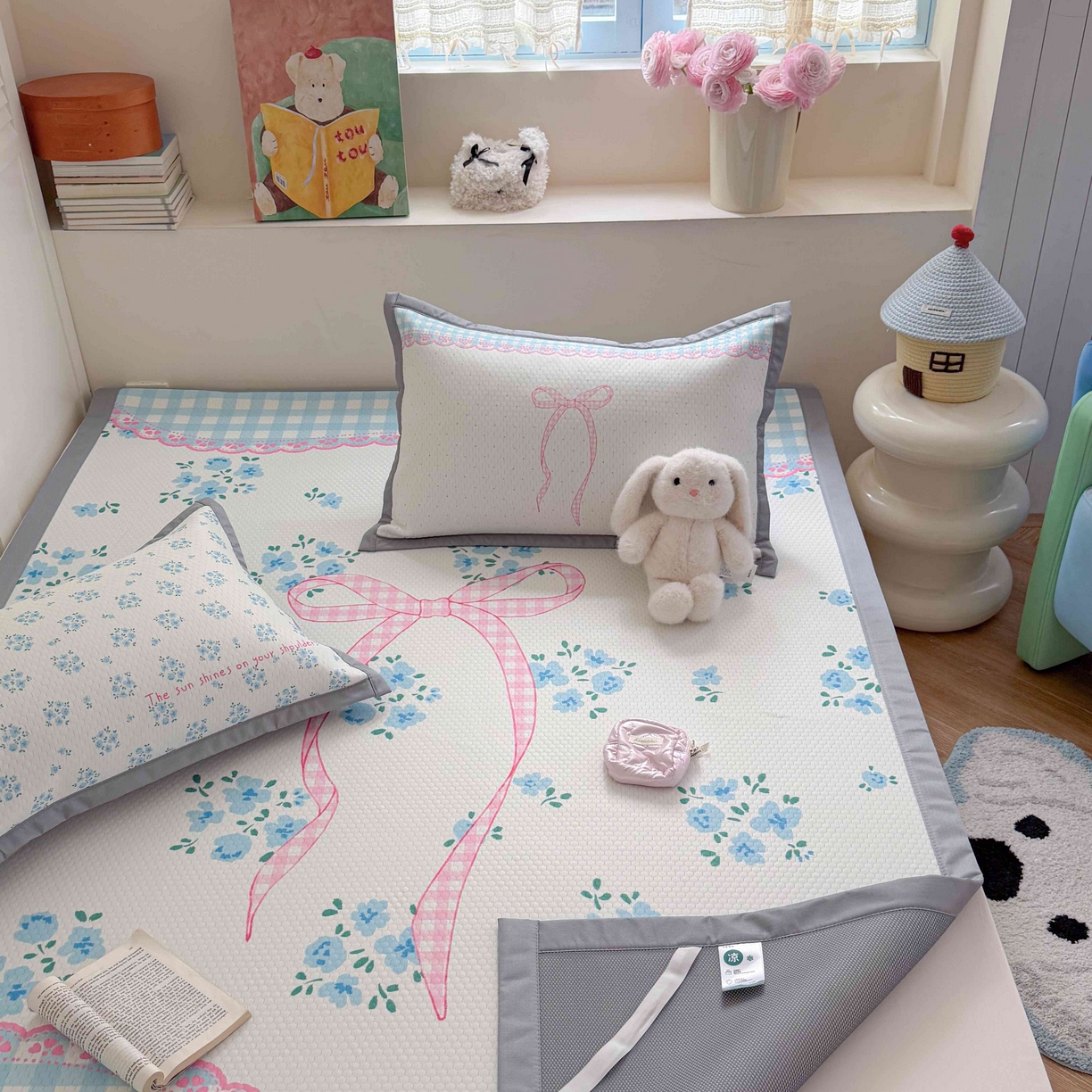 91家纺网 家纺一手货源 找家纺 Sweet dreams甜梦 2026新款数码印花大板凉感豆豆席 花花蝴蝶结