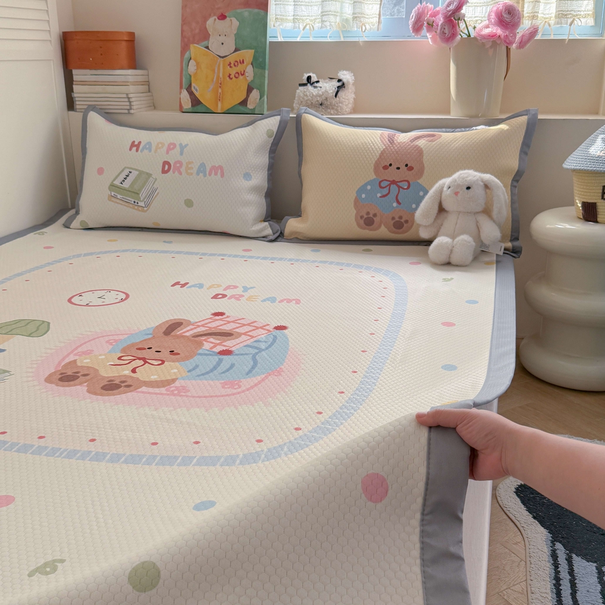 91家纺网 家纺一手货源 找家纺 Sweet dreams甜梦 2026新款数码印花大板凉感豆豆席 美梦兔兔