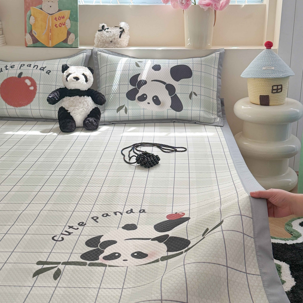 91家纺网 家纺一手货源 找家纺 Sweet dreams甜梦 2026新款数码印花大板凉感豆豆席 苹果熊猫