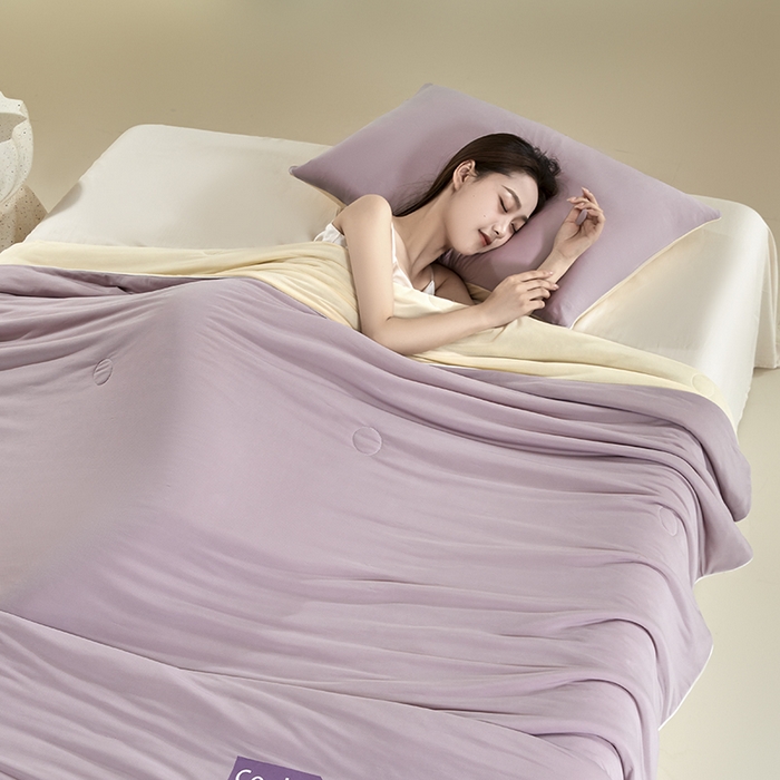 91家纺网 家纺一手货源 找家纺 桃子家居 2026新款A类高品质冰冰凉雪花冰感凉皮双面加倍透气孔氨纶凉感夏被 冰感凉皮-葡萄奶昔（加倍透气）