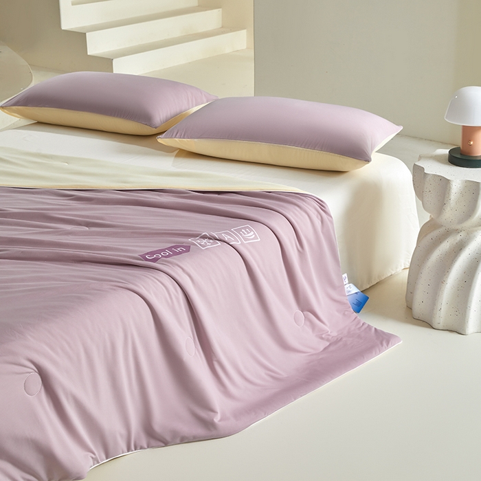 91家纺网 家纺一手货源 找家纺 桃子家居 2026新款A类高品质冰冰凉雪花冰感凉皮双面加倍透气孔氨纶凉感夏被 冰感凉皮-葡萄奶昔（加倍透气）