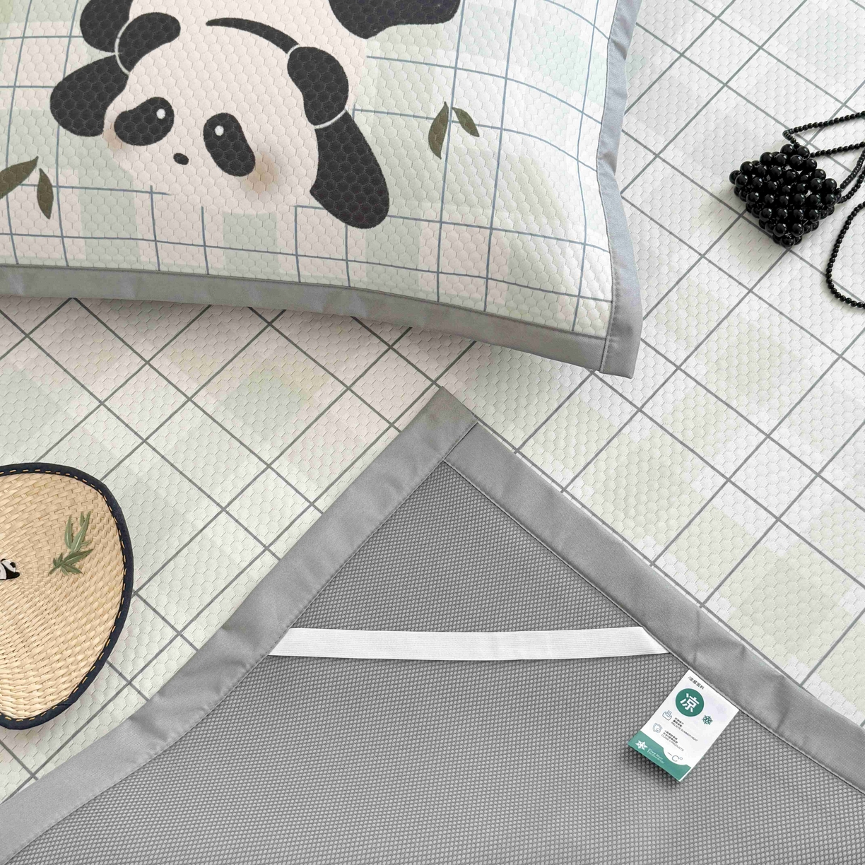 91家纺网 家纺一手货源 找家纺 Sweet dreams甜梦 2026新款数码印花大板凉感豆豆席 苹果熊猫