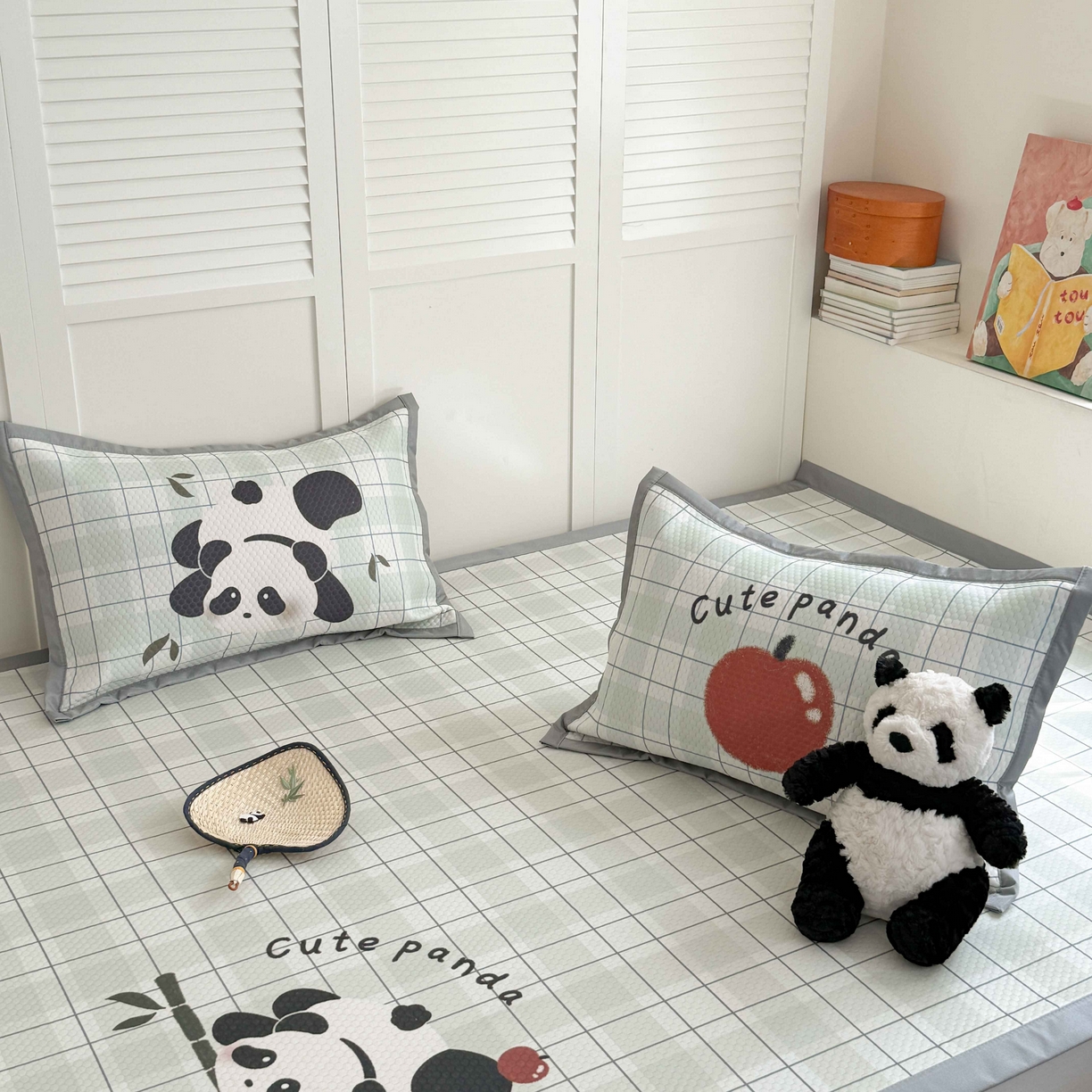 91家纺网 家纺一手货源 找家纺 Sweet dreams甜梦 2026新款数码印花大板凉感豆豆席 苹果熊猫