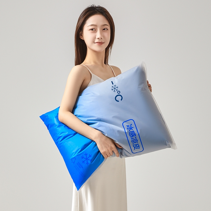 91家纺网 家纺一手货源 找家纺 桃子家居 2026新款A类高品质冰冰凉雪花冰感凉皮双面加倍透气孔氨纶凉感夏被 冰感凉皮-深蓝海盐（加倍透气）