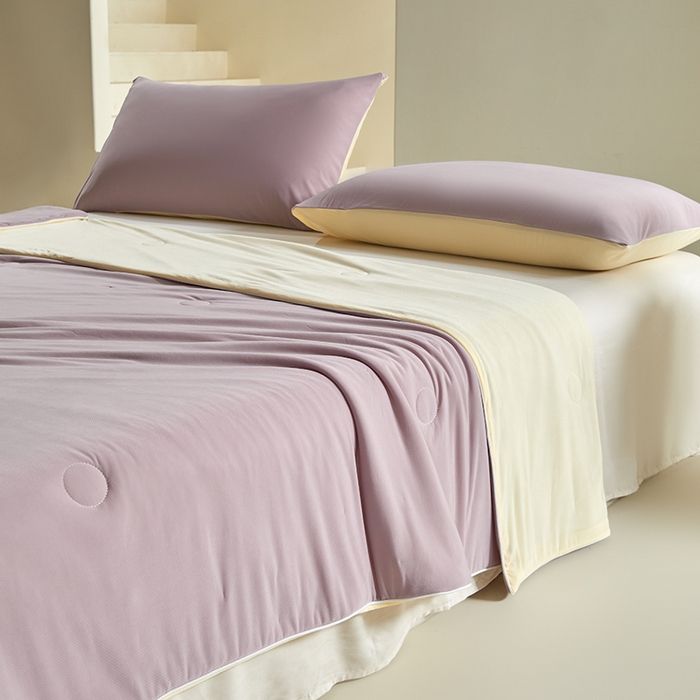 91家纺网 家纺一手货源 找家纺 桃子家居 2026新款A类高品质冰冰凉雪花冰感凉皮双面加倍透气孔氨纶凉感夏被 冰感凉皮-葡萄奶昔（加倍透气）