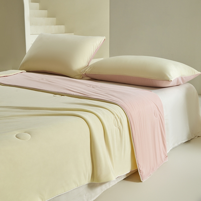 91家纺网 家纺一手货源 找家纺 桃子家居 2026新款A类高品质冰冰凉雪花冰感凉皮双面加倍透气孔氨纶凉感夏被 冰感凉皮-柠檬草莓（加倍透气）